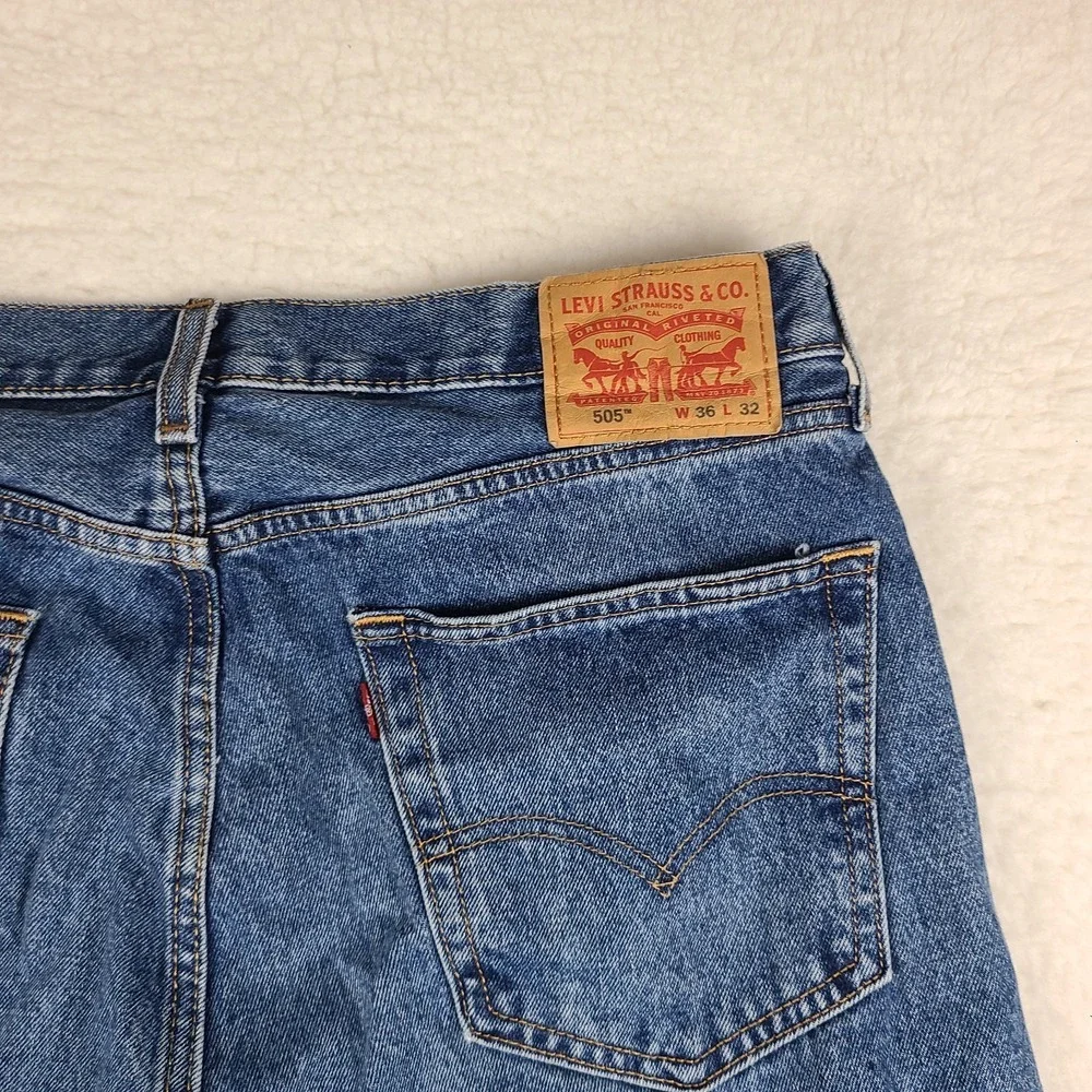 Levi's 505 Jeans Mens 36x32 Blue Regular Fit Straight Leg Medium‎ Wash Denim
